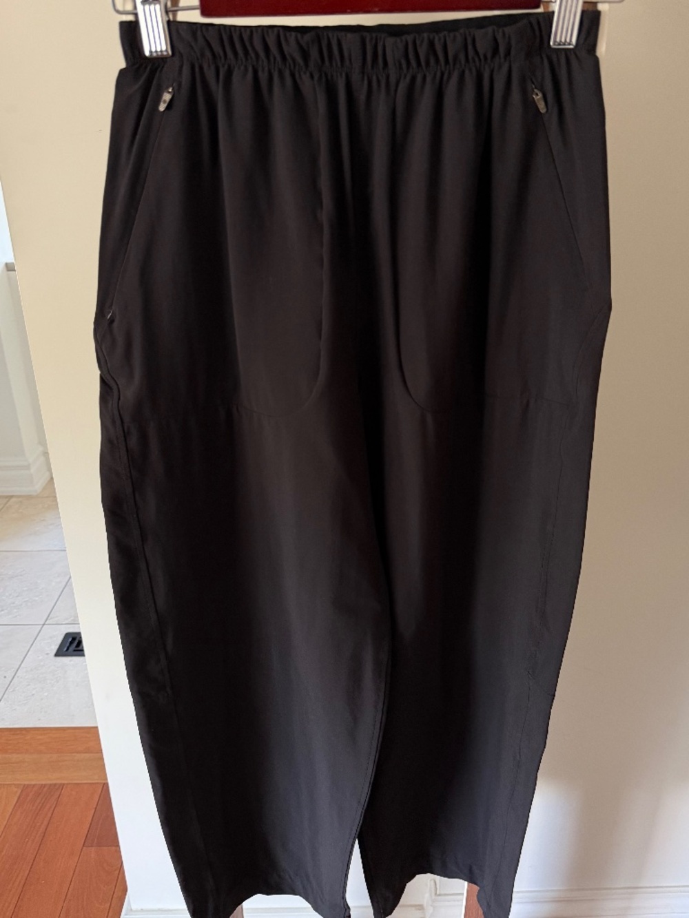 Lululemon Lightweight Mid-Rise Barrel-Leg Cropped Pant Black | Size 4 - Picture 2 of 12